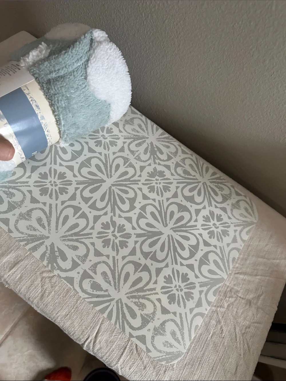 Plush Throw Blanket - Sage Green & White NWT